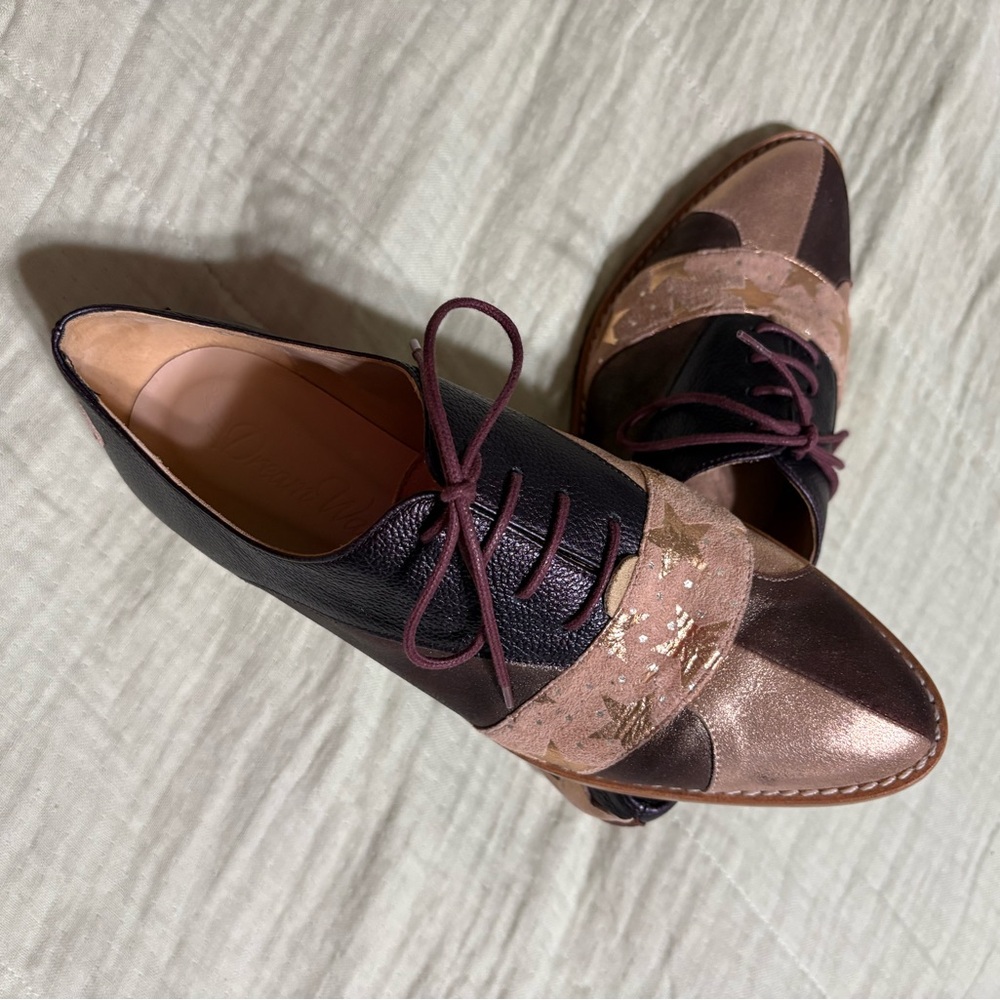 Dream Walker  Women's Lace-Up Flats in Beige and Brown hand made in Spain.